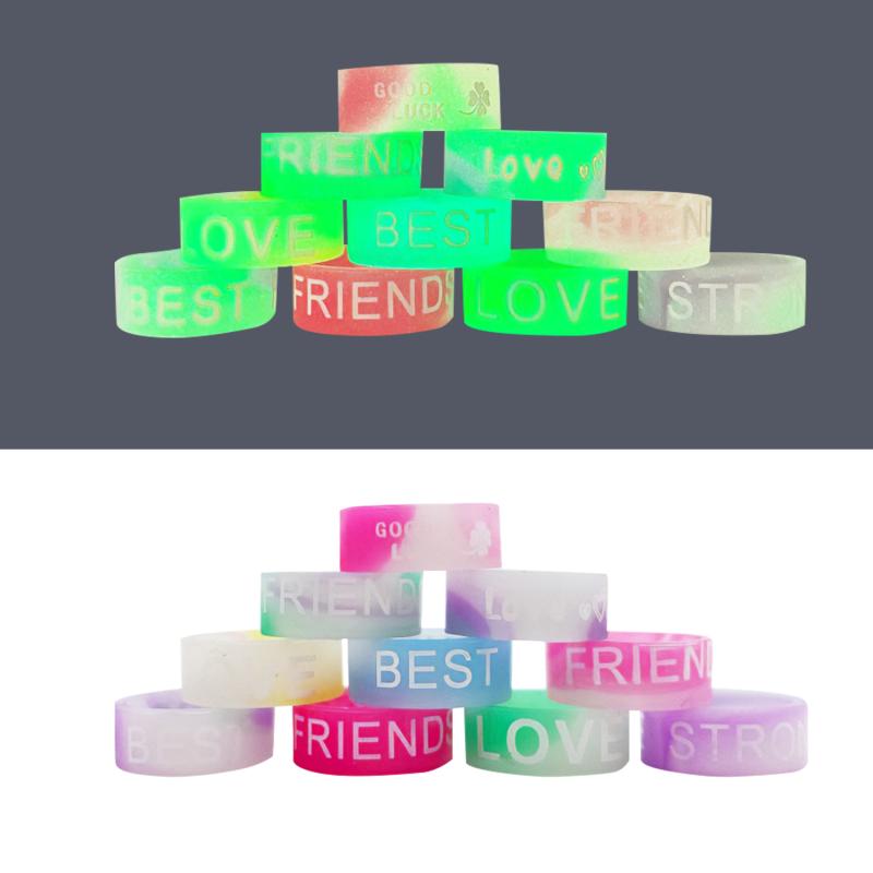 Давно забытая игра! Простая и незатейливая! Можно играть очень большой компанией. Колечки!